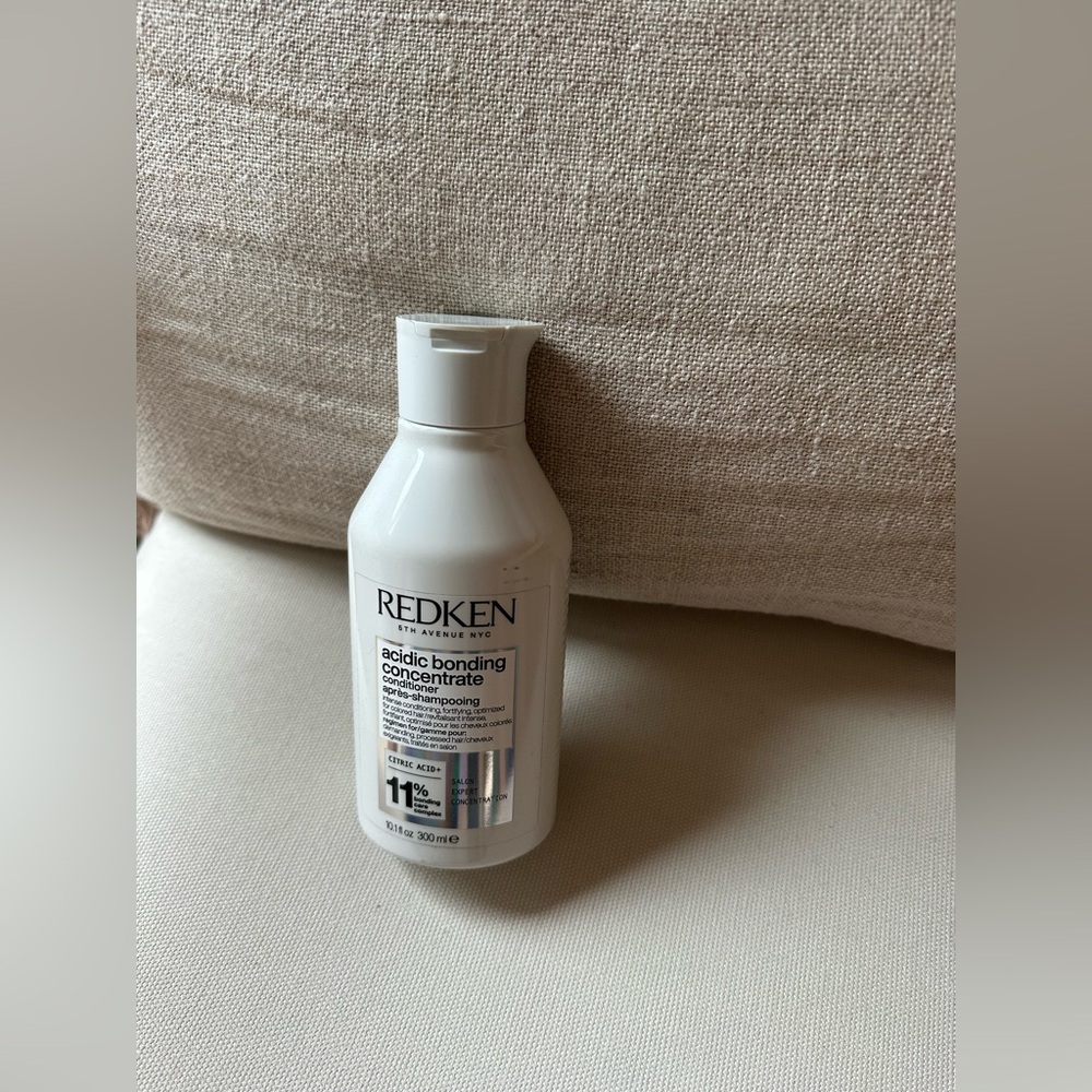 Redken Acitic Bonding Concentrate Conditioner (NEW)